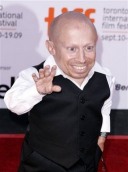 Verne Troyer llega a la premier de la cinta "The Imaginarium of Doctor Parnassus"